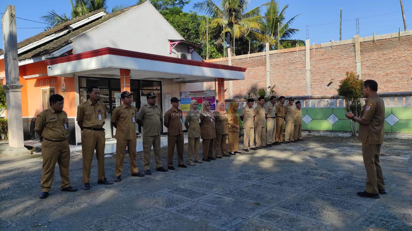 Apel Pagi Senin, 6 Mei 2024 dilanjutkan dengan Rakor Perangkat Desa